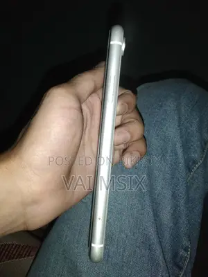 Apple iPhone XR 64 GB White