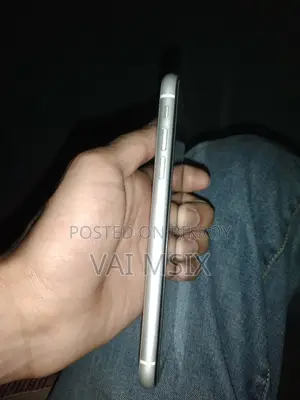 Apple iPhone XR 64 GB White