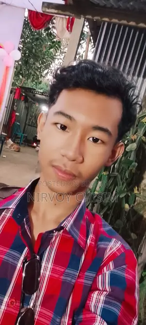 Salesmen For Shopping Mall Showroom