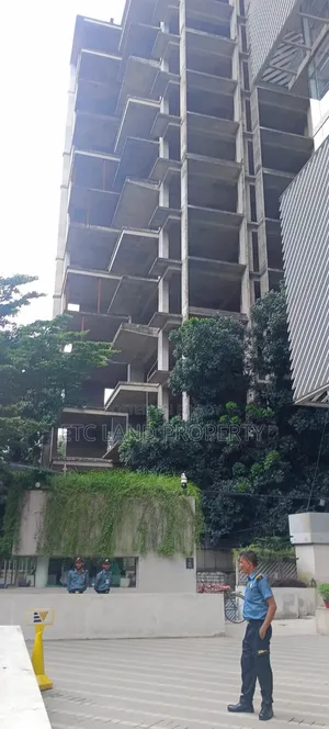 3bdrm Apartment in Basundhara R/a for Sale