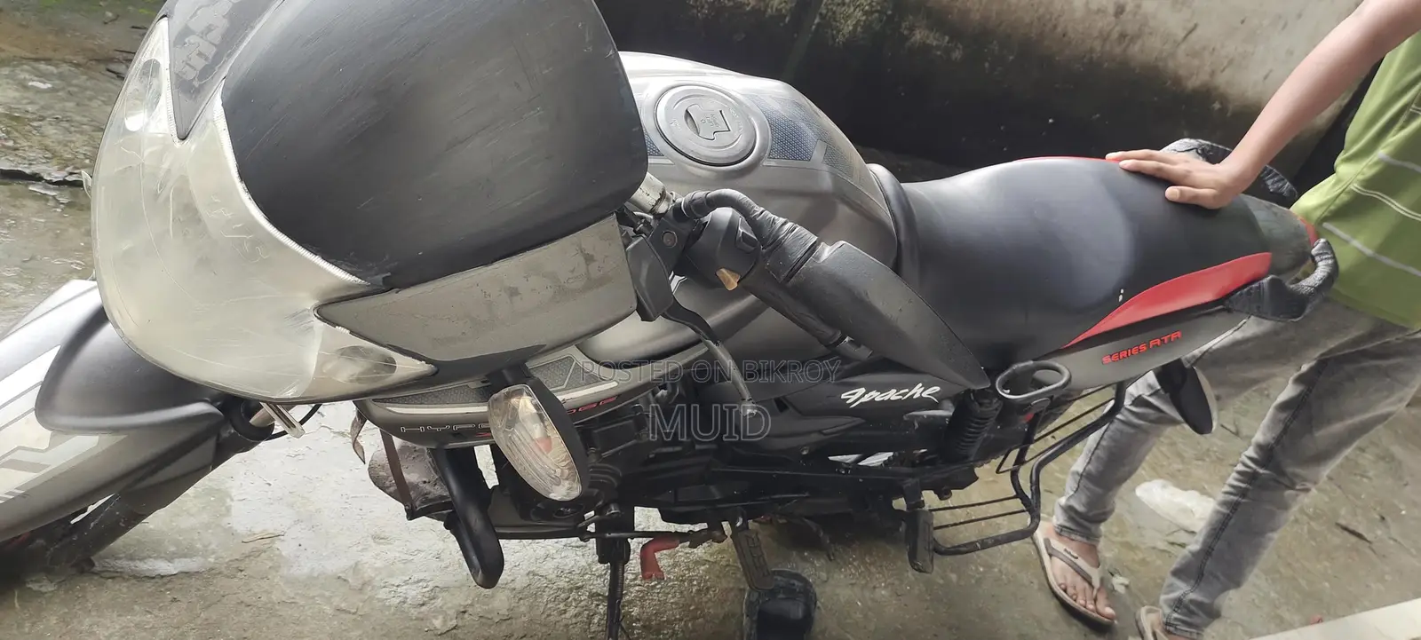 টিভিএস অ্যাপাচি আরটিআর ১৬০ ২ভি ২০১১ গ্রে