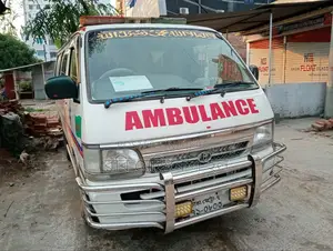Toyota HiAce 2004 White