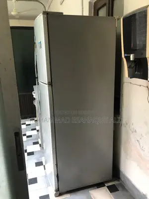 একটি Sharp রানিং ফ্রিজ বিক্রি করবো