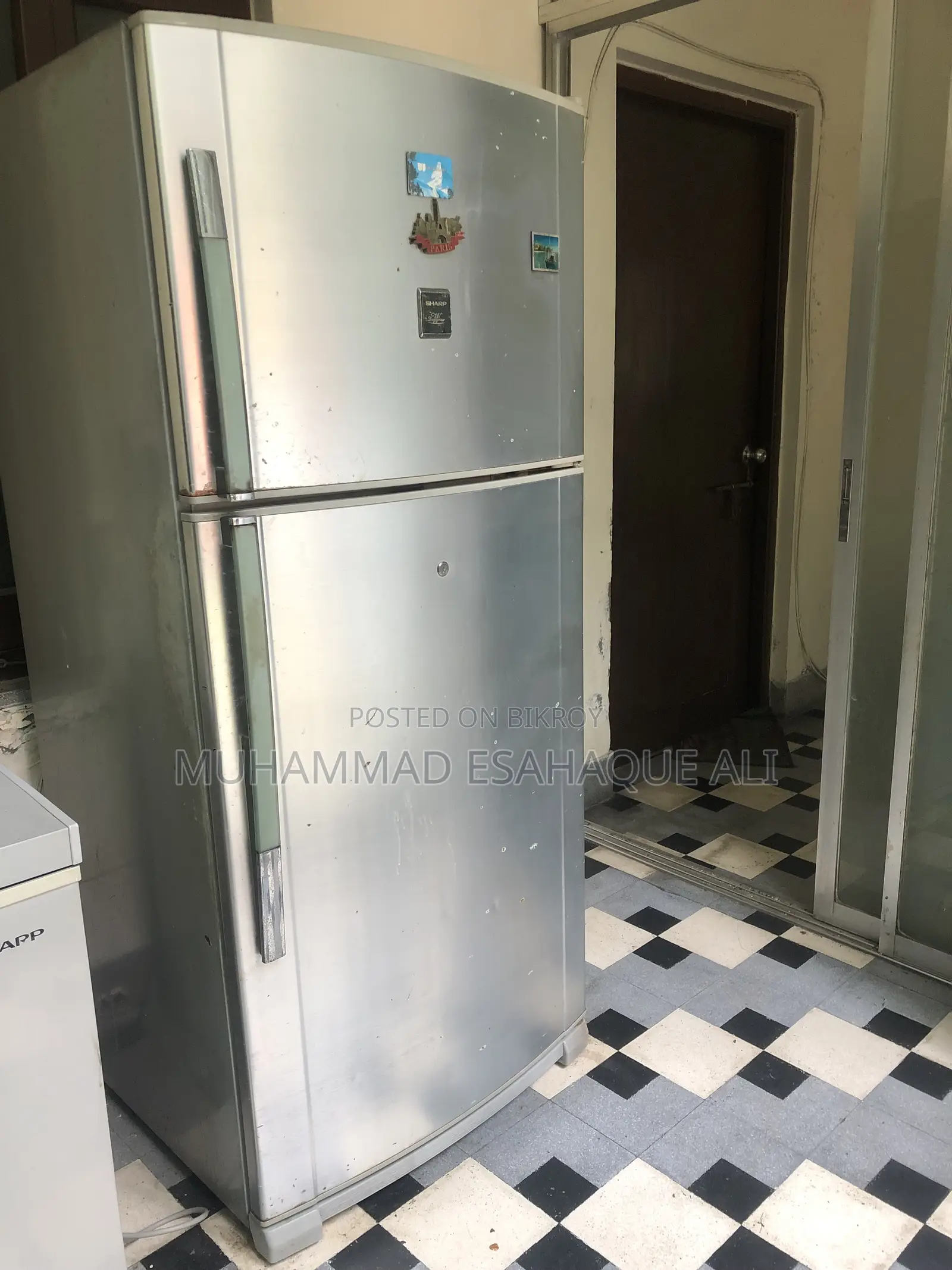 একটি Sharp রানিং ফ্রিজ বিক্রি করবো