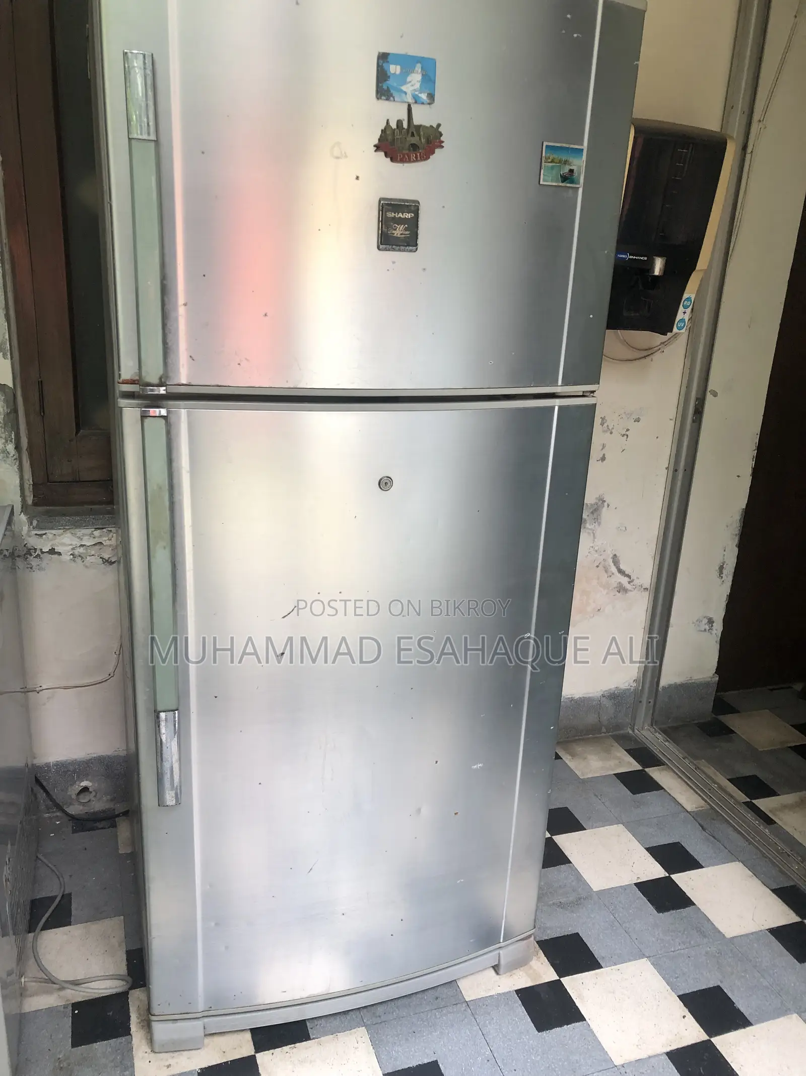 একটি Sharp রানিং ফ্রিজ বিক্রি করবো