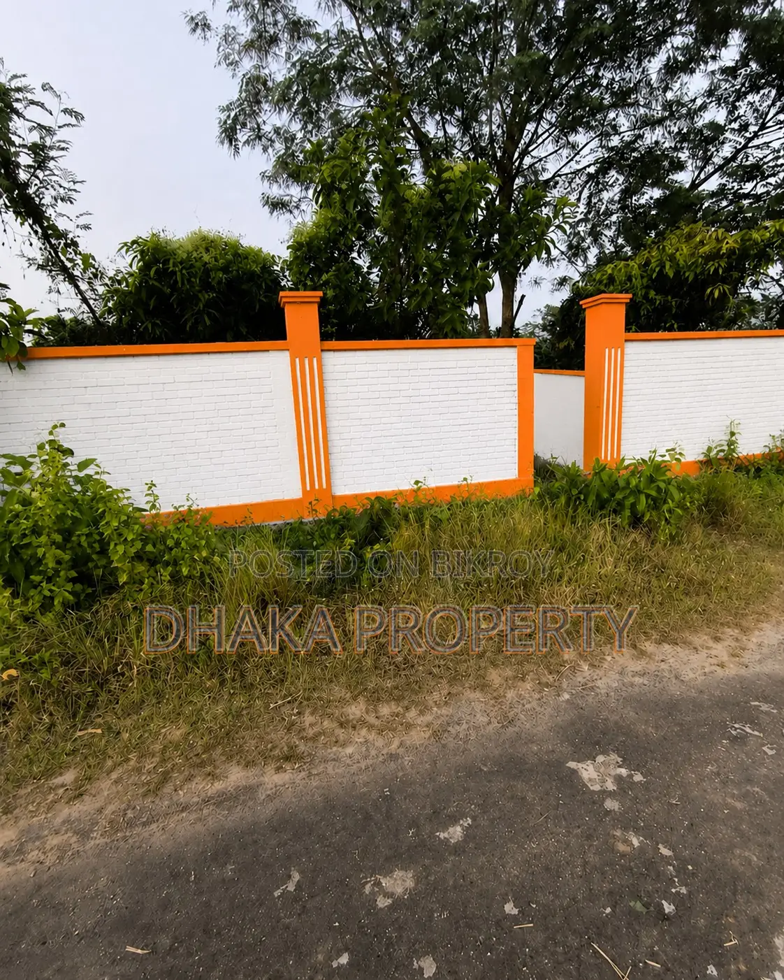 Nearby 100ft 3 Katha Lake South At Sector-25