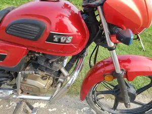 TVS Radeon 2021 Red