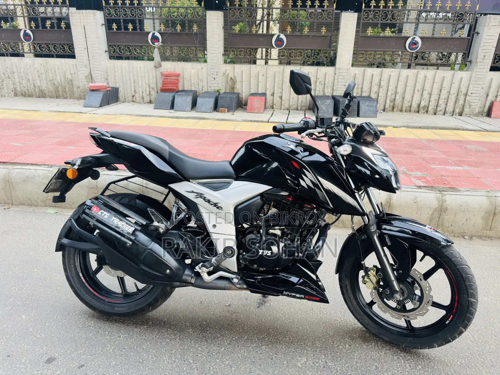 টিভিএস অ্যাপাচি ১৬০ ৪ভি ২০২২ কালো