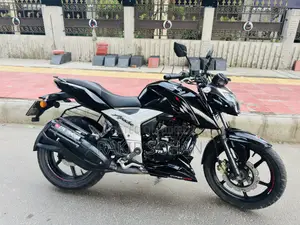 টিভিএস অ্যাপাচি ১৬০ ৪ভি ২০২২ কালো