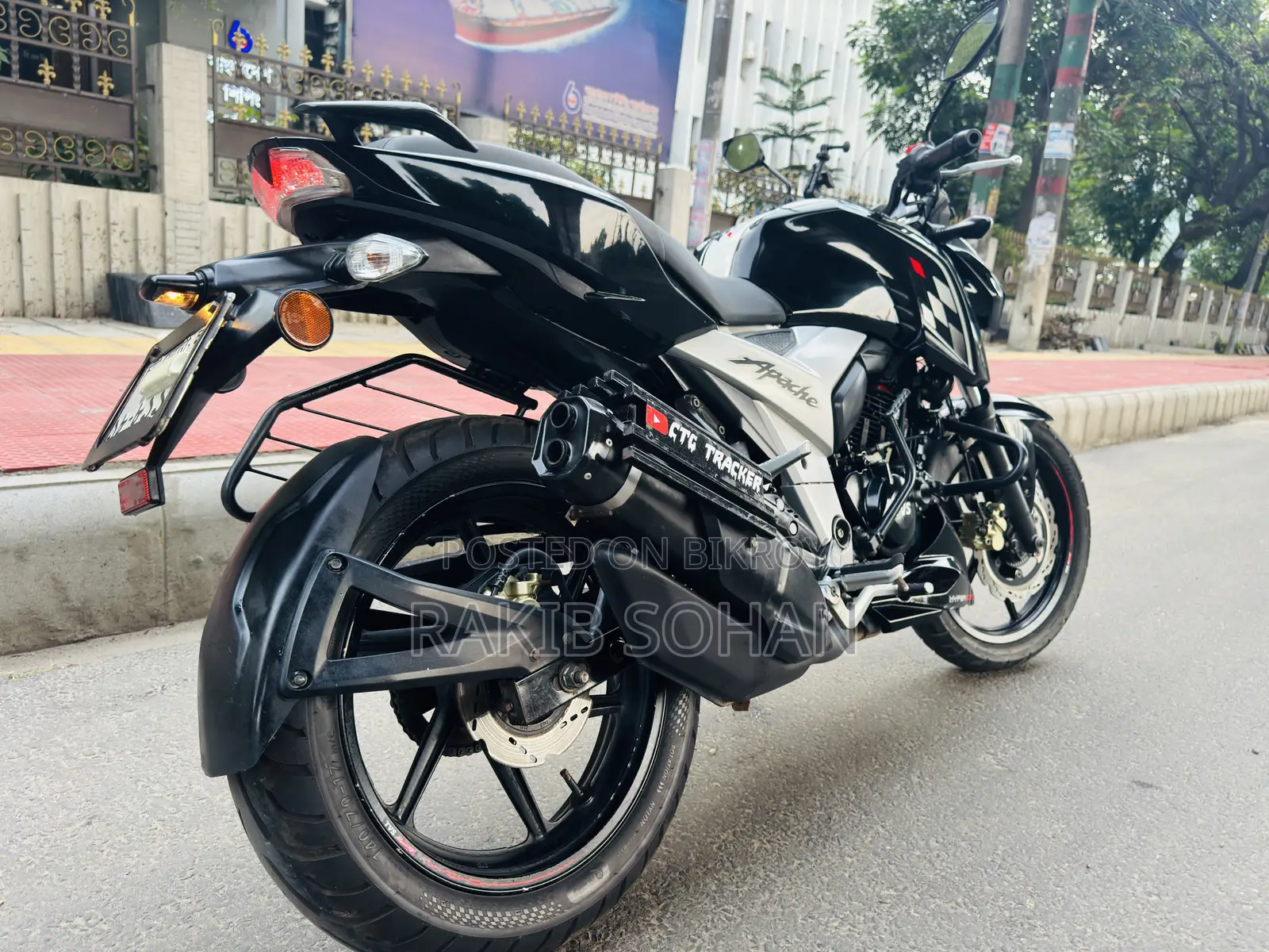 টিভিএস অ্যাপাচি ১৬০ ৪ভি ২০২২ কালো