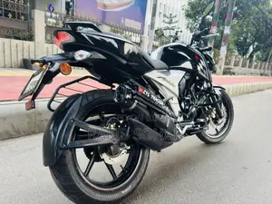 টিভিএস অ্যাপাচি ১৬০ ৪ভি ২০২২ কালো