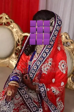 লাল-নীল কন্ট্রাস্ট স্টাইলিশ লেহেঙ্গা