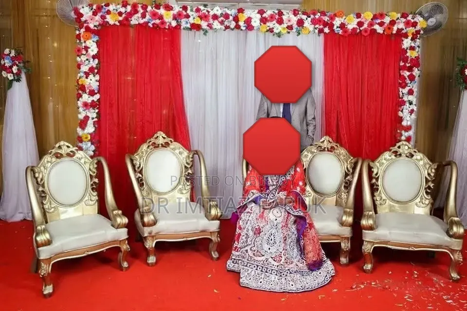 লাল-নীল কন্ট্রাস্ট স্টাইলিশ লেহেঙ্গা