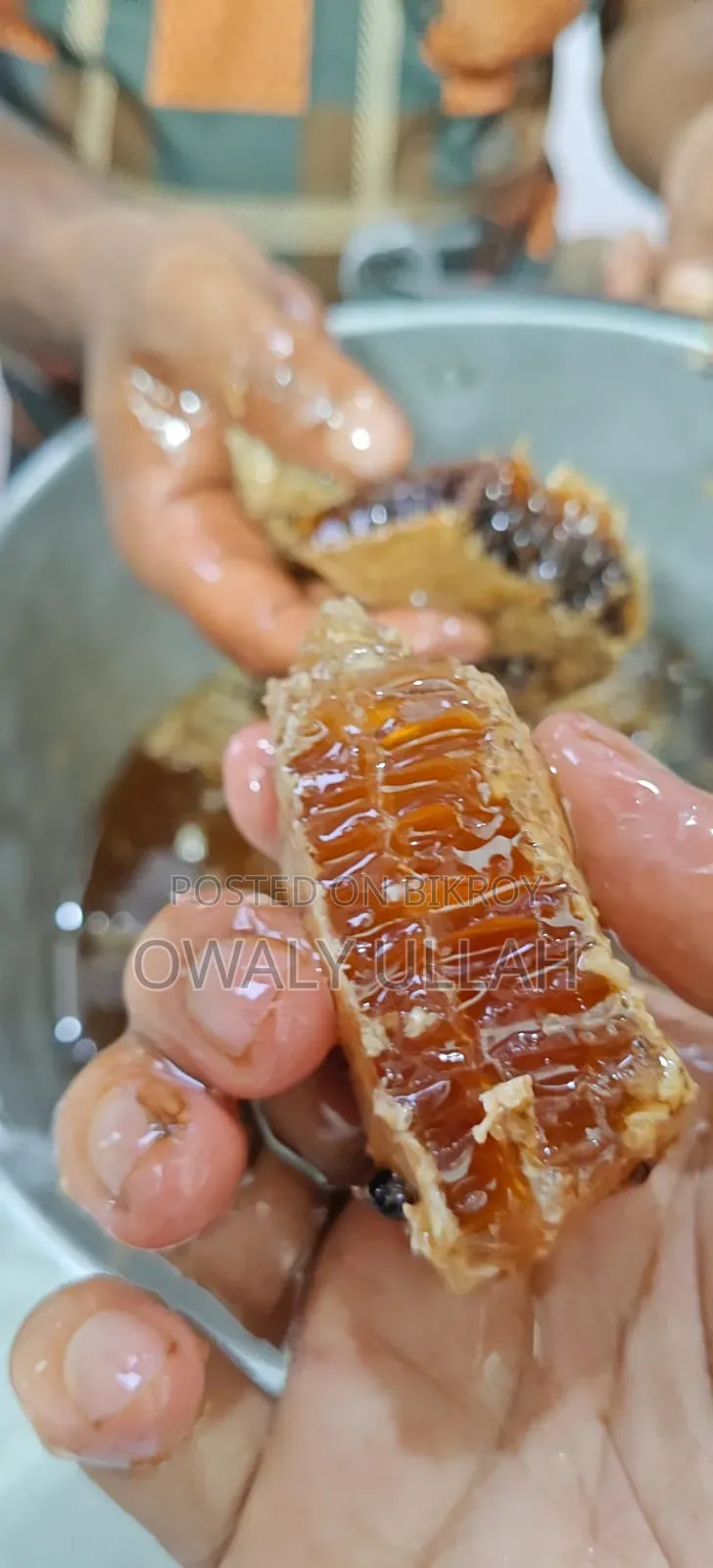 প্রাকৃতিক চাকের মধু