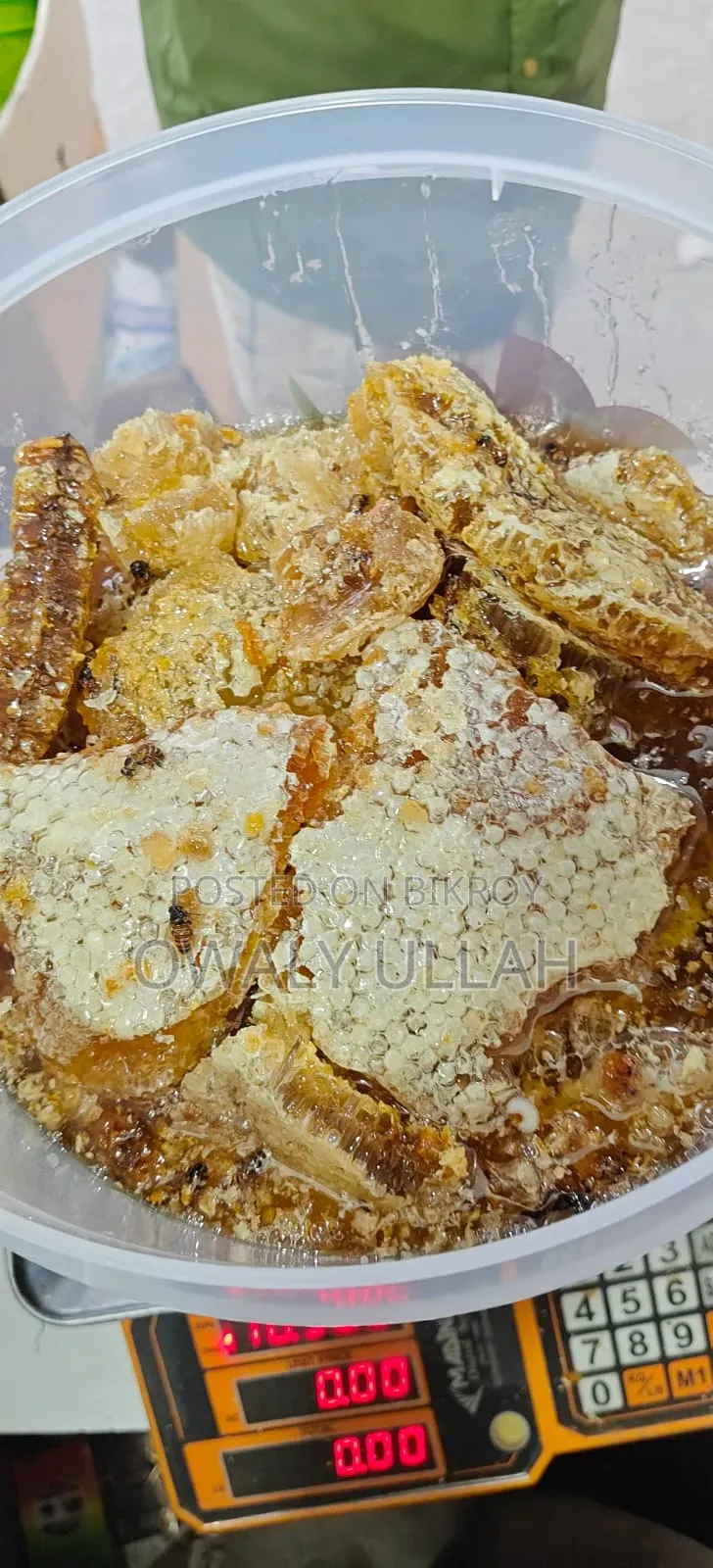 প্রাকৃতিক চাকের মধু