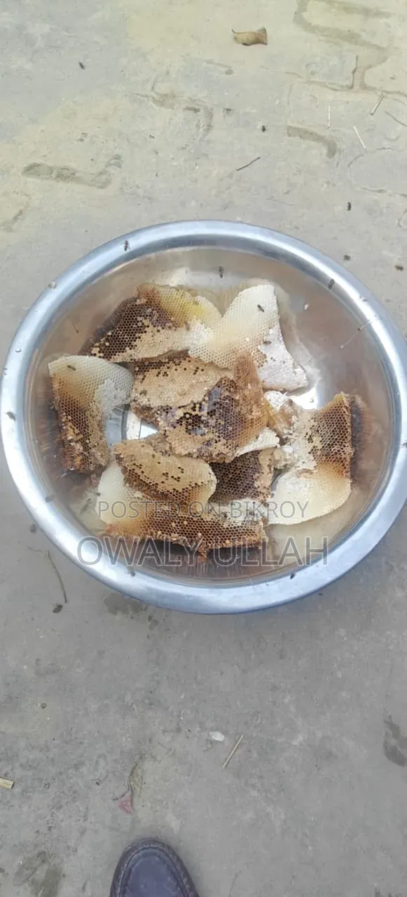প্রাকৃতিক চাকের মধু