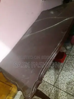 মালায়শিয়ার বোর্ডের,অনলি ডাইনিং টেবিল, গ্লাসটা ভাঙা।