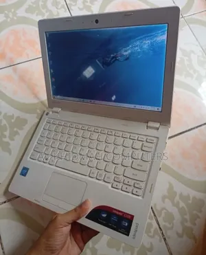 Laptop Lenovo IdeaPad 110S 2GB Intel SSD 32GB