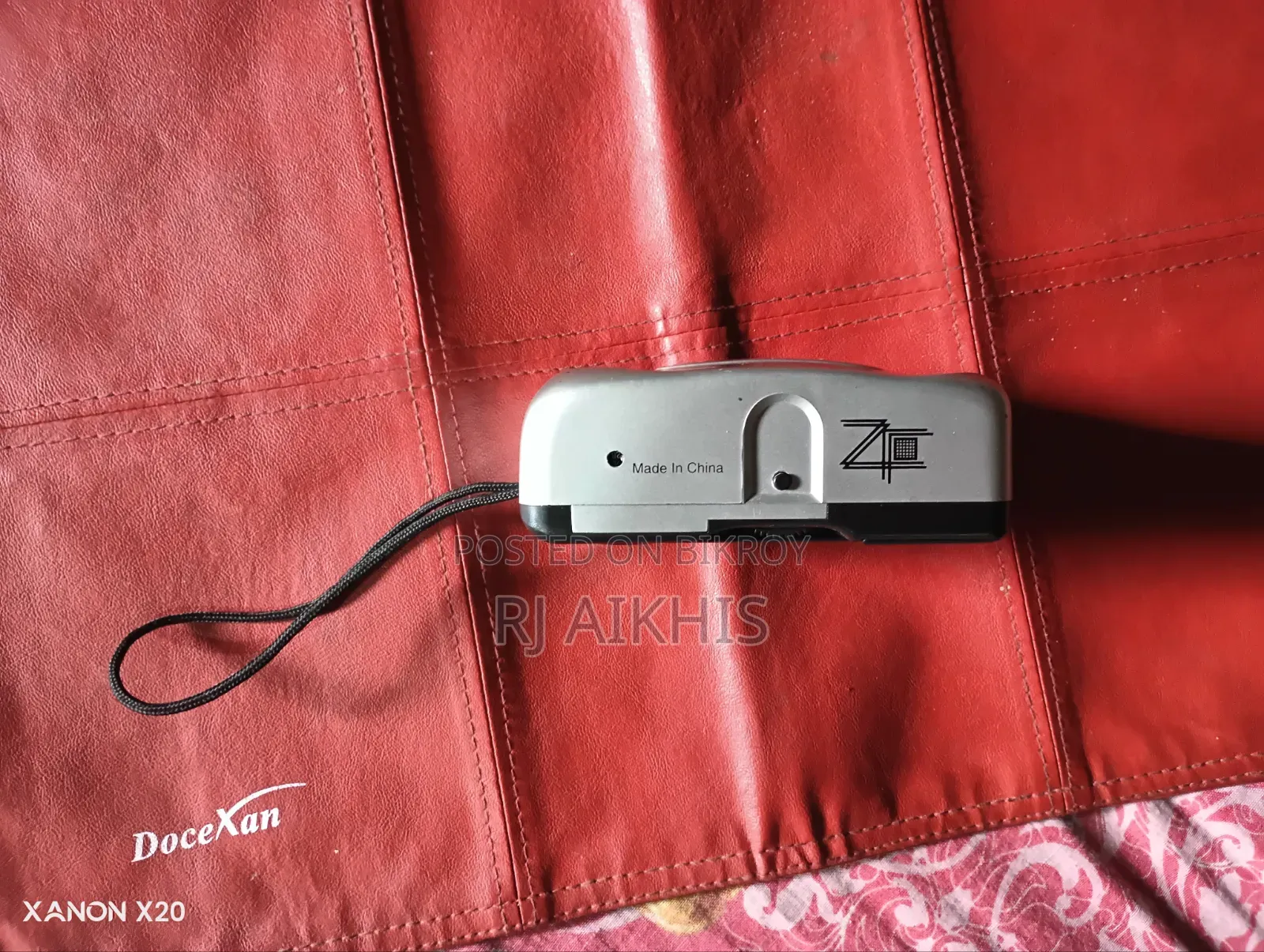 এটি একটি আগের মডেলের ক্যামেরা