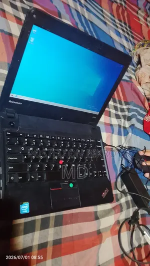 Laptop Lenovo ThinkPad X131e 4GB Intel Celeron HDD 16 GB