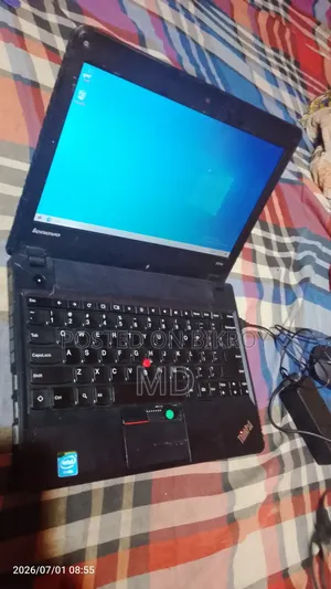 Laptop Lenovo ThinkPad X131e 4GB Intel Celeron HDD 16 GB