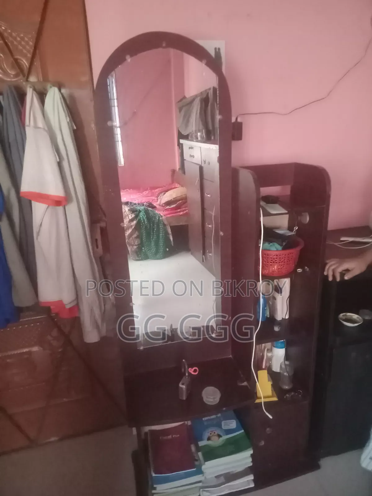 Selling bed and dressing table