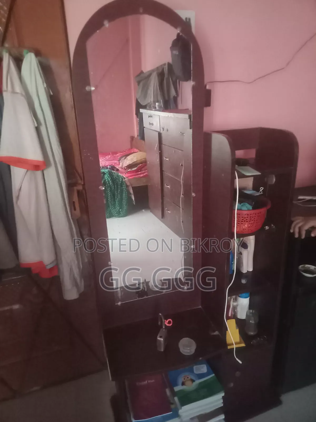 Selling bed and dressing table