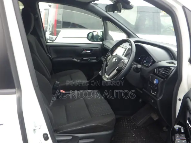 Toyota Voxy 2021 Pearl