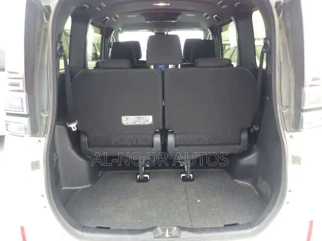 Toyota Voxy 2021 Pearl