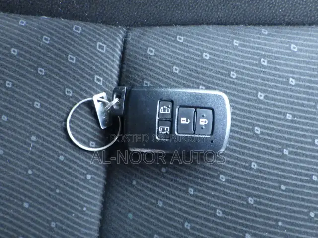 Toyota Voxy 2021 Pearl