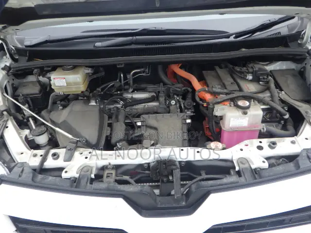 Toyota Voxy 2021 Pearl