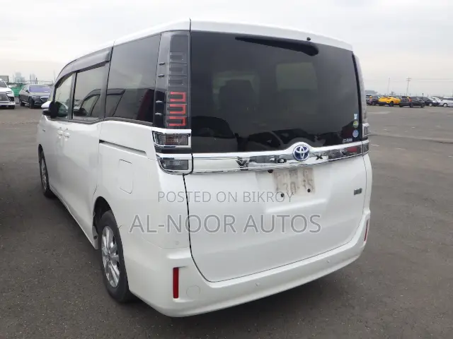 Toyota Voxy 2021 Pearl