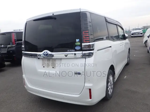Toyota Voxy 2021 Pearl