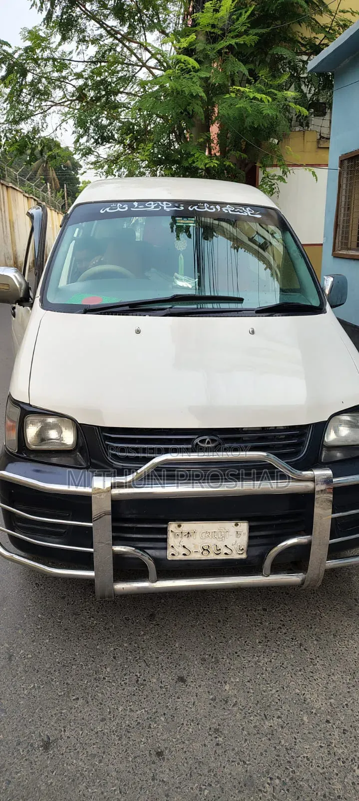 Toyota Noah 2001 White