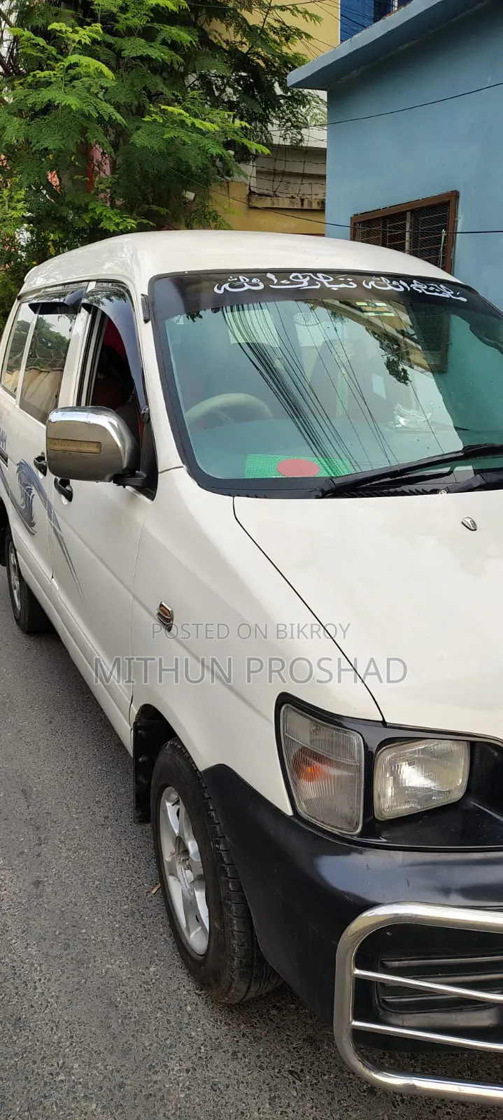 Toyota Noah 2001 White