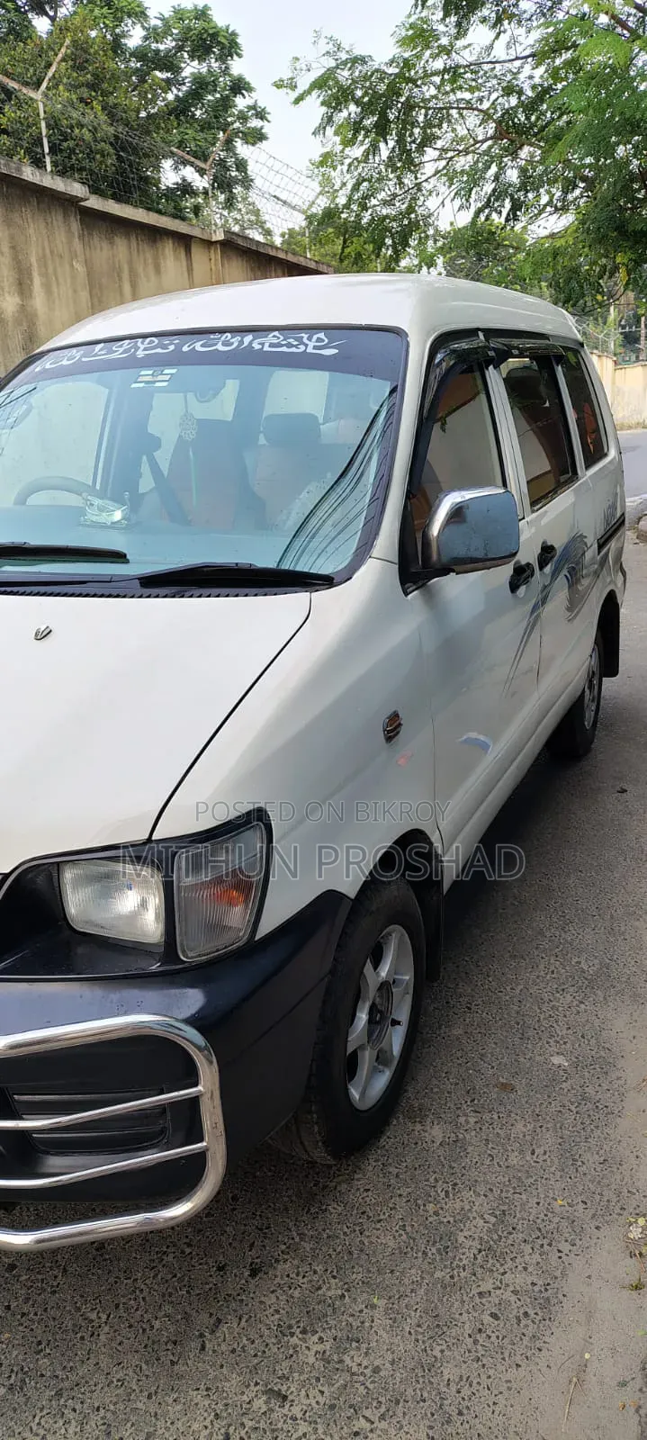 Toyota Noah 2001 White