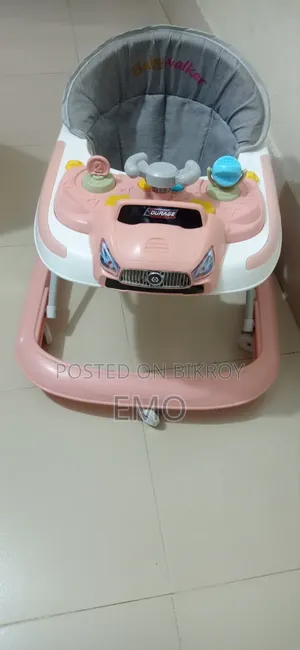 মিউজিক এবং লাইট সহ বেবি ওয়াকার