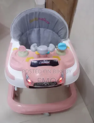 মিউজিক এবং লাইট সহ বেবি ওয়াকার