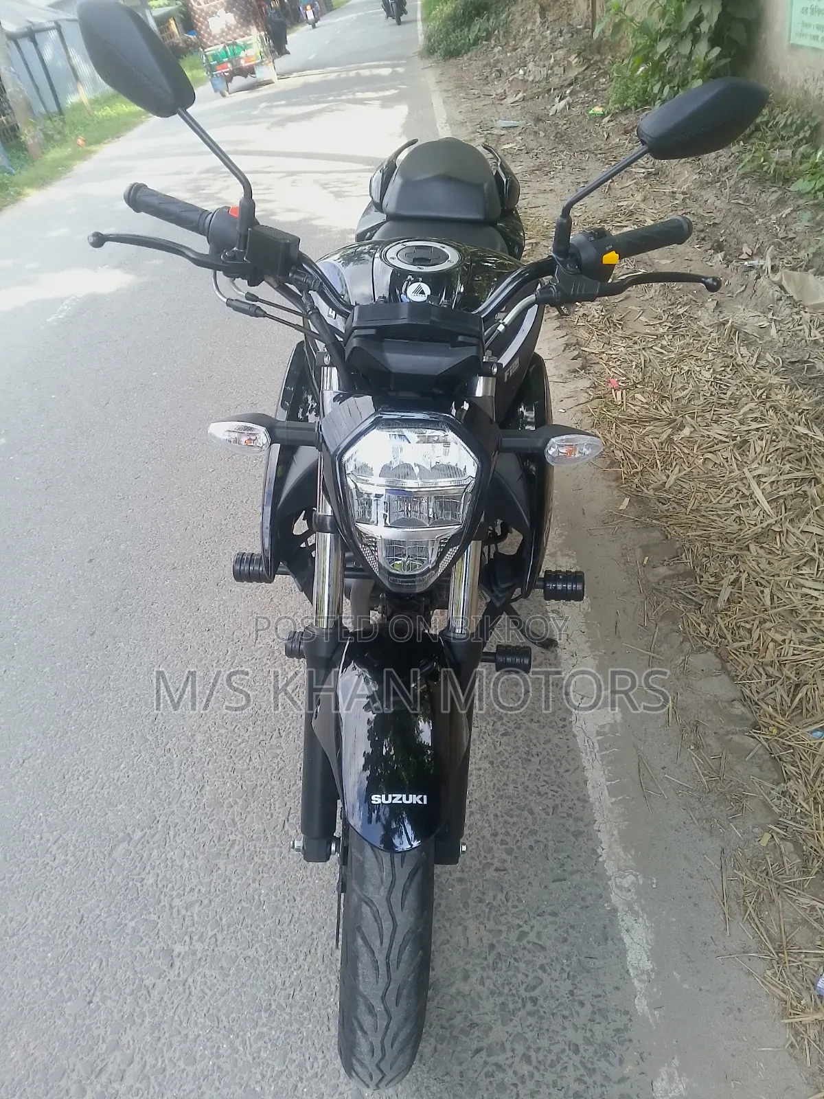 সুজুকি ২০২৬ কালো