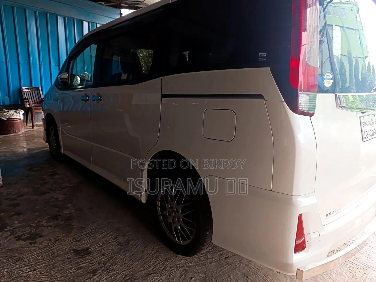 Toyota Noah 1.8 Four Wheel Drive Hybrid (7 seater) 2016 Pearl