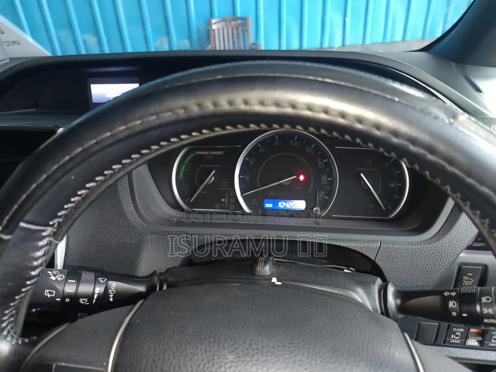 Toyota Noah 1.8 Four Wheel Drive Hybrid (7 seater) 2016 Pearl