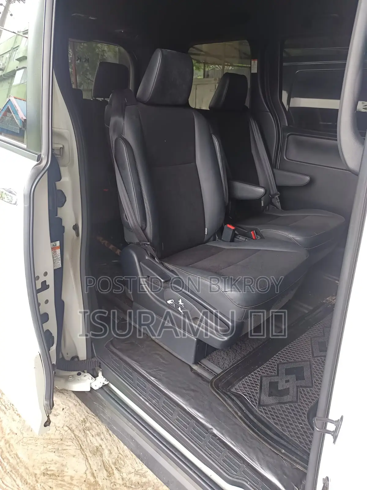 Toyota Noah 1.8 Four Wheel Drive Hybrid (7 seater) 2016 Pearl