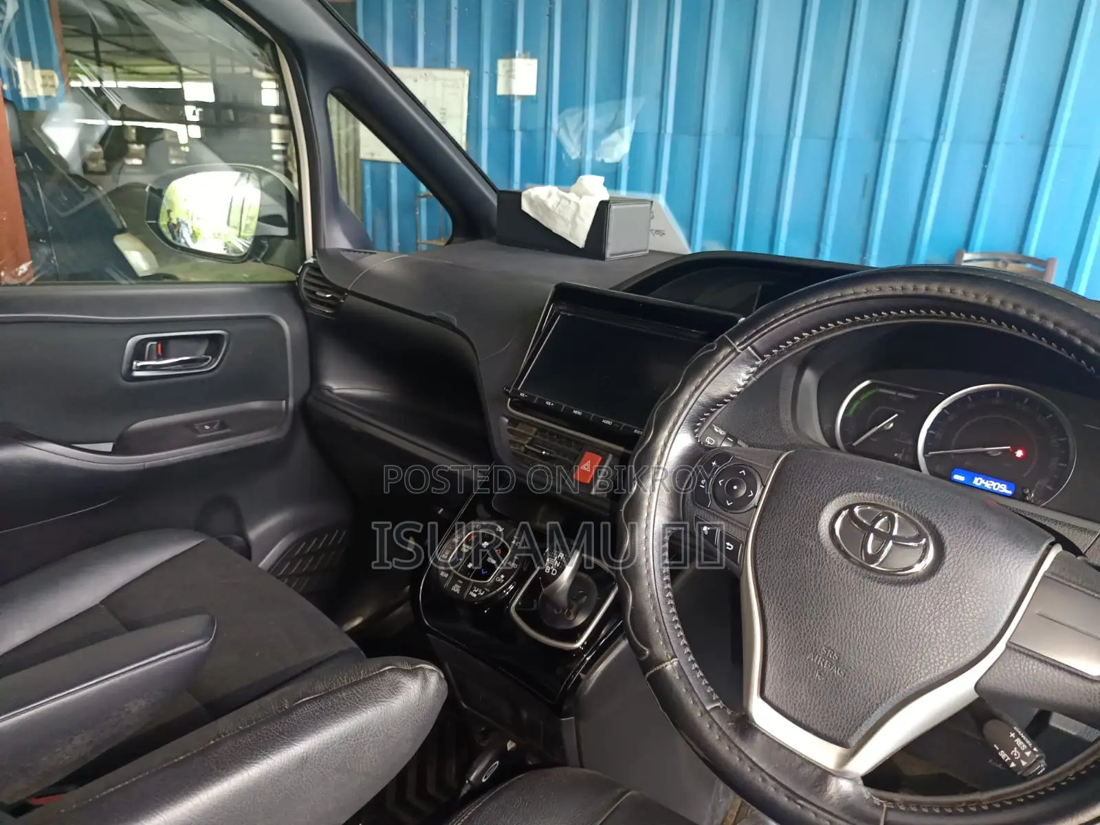 Toyota Noah 1.8 Four Wheel Drive Hybrid (7 seater) 2016 Pearl