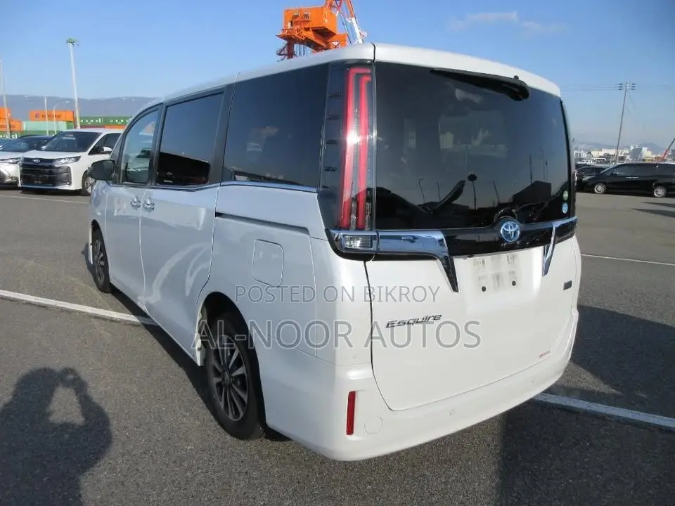 Toyota Esquire 2021 Pearl