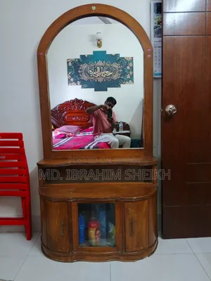 কাঠের ড্রেসিং টেবিল