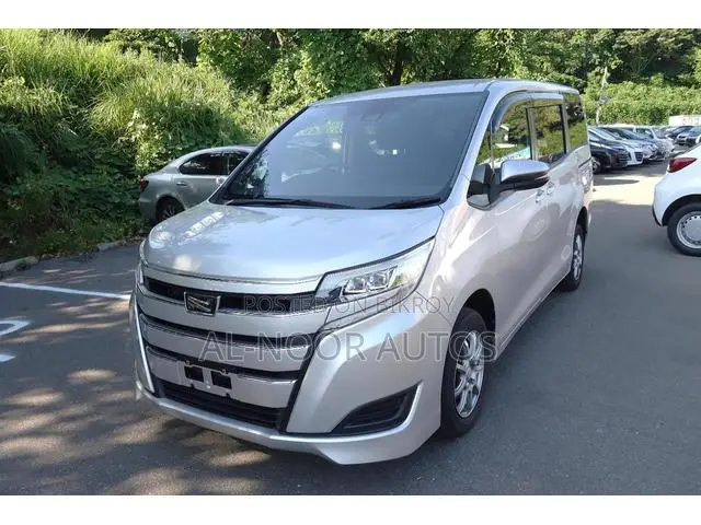 Toyota Noah 2021 Silver
