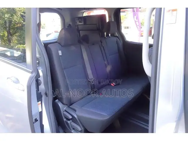 Toyota Noah 2021 Silver