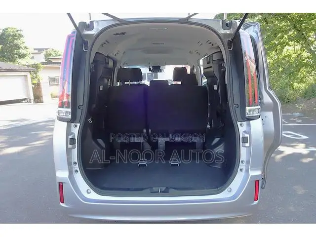 Toyota Noah 2021 Silver