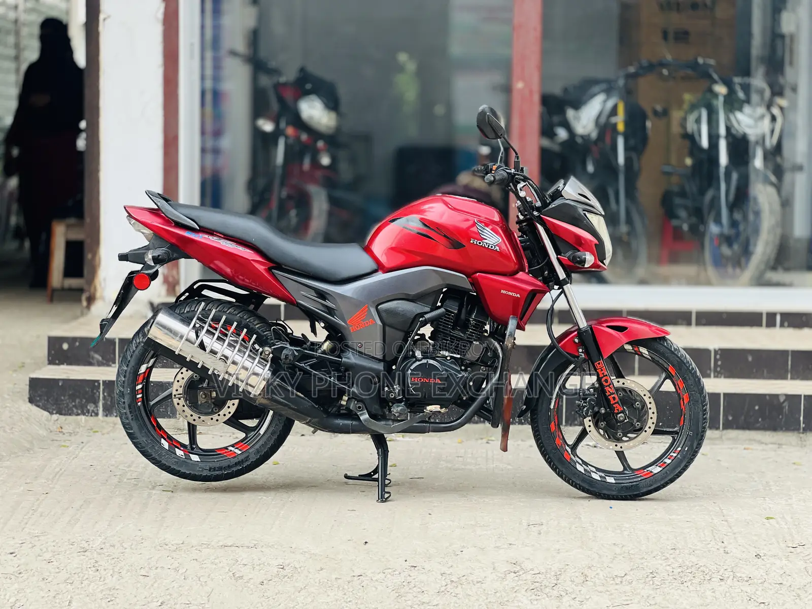ইয়ামাহা ২০২১ লাল
