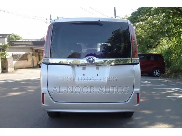 Toyota Noah 2021 Silver
